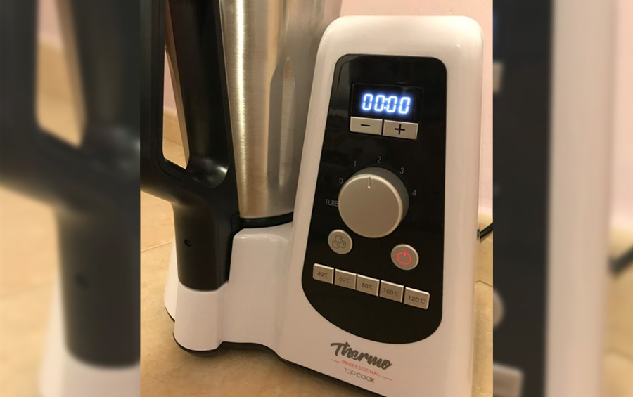 botones y pantalla led del robot de cocina thermo
